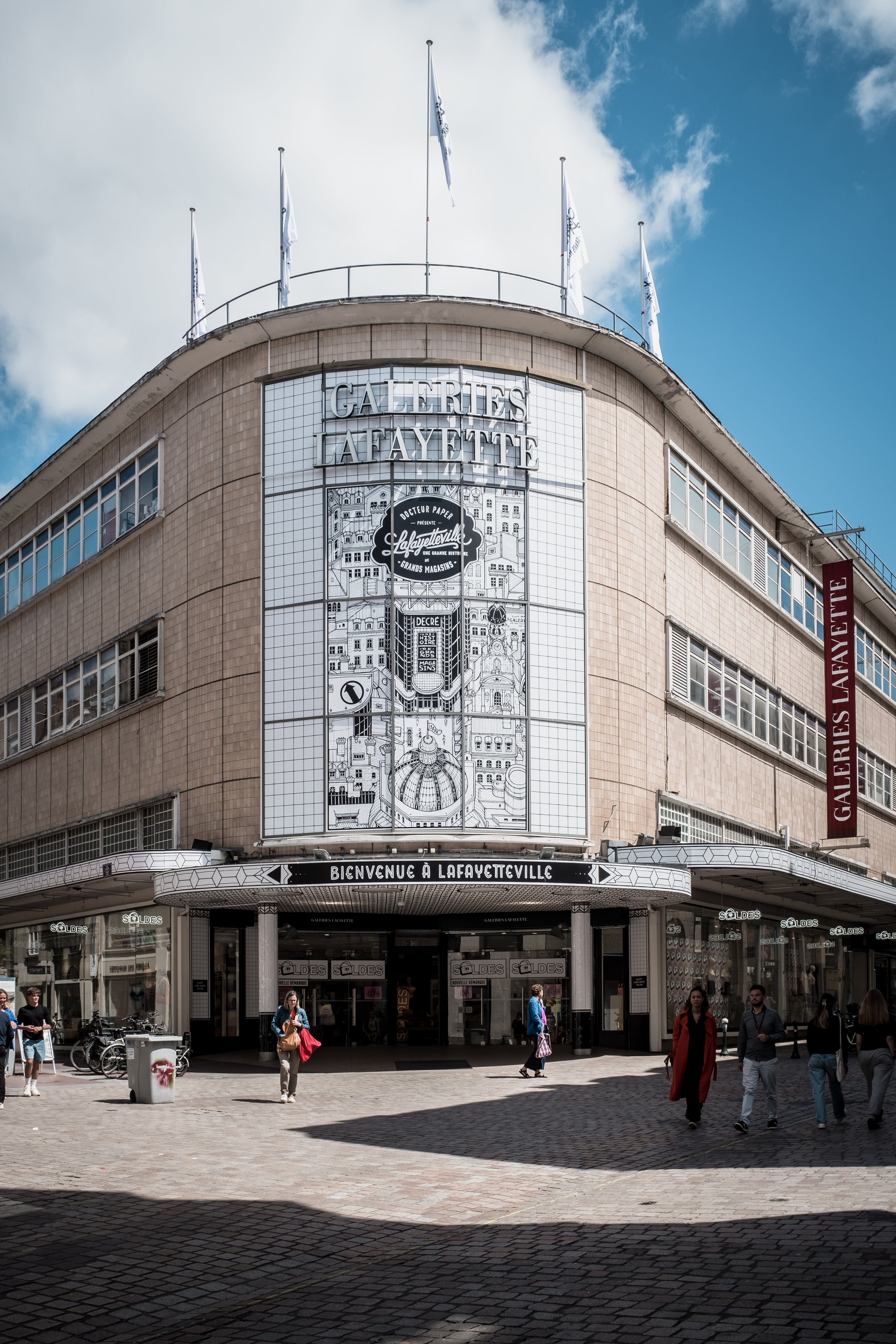 Docteur Paper lafayetteville fresque Galeries Lafayette