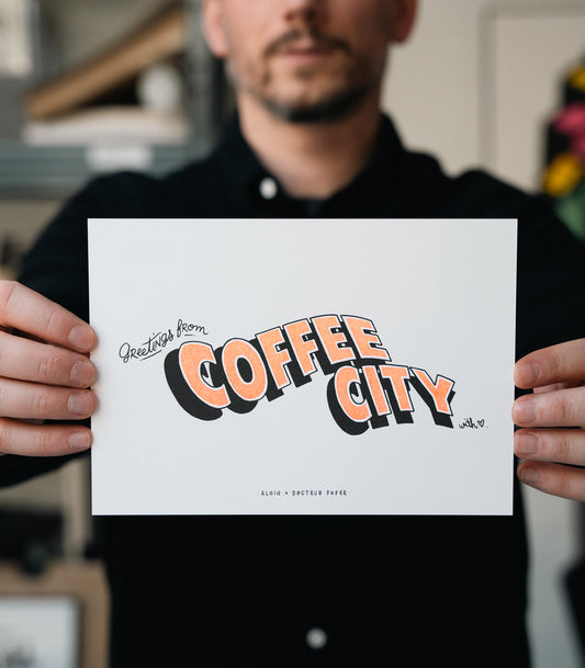 Greetings from Coffee City Carte risographie fluo